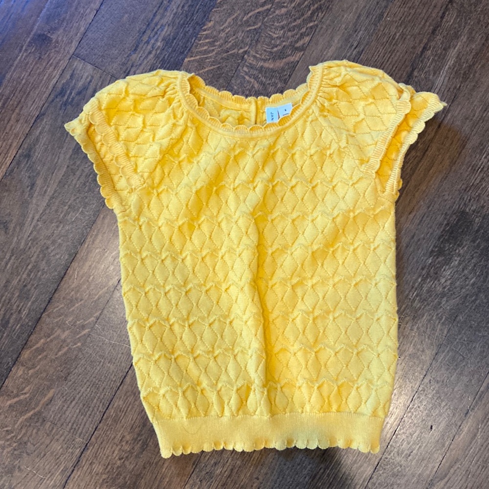 Short sleeve sweater